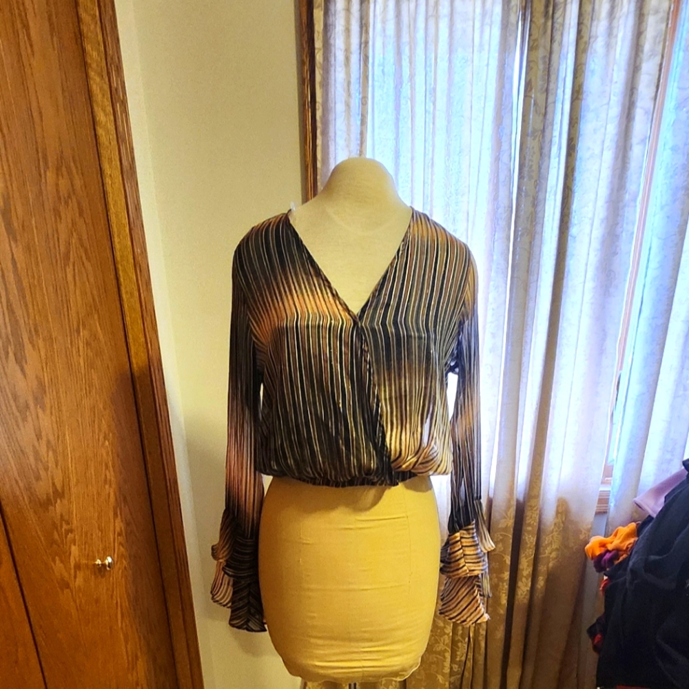 Striped V-Neck Blouse with Ruffled SleevesJunior SZ LG
